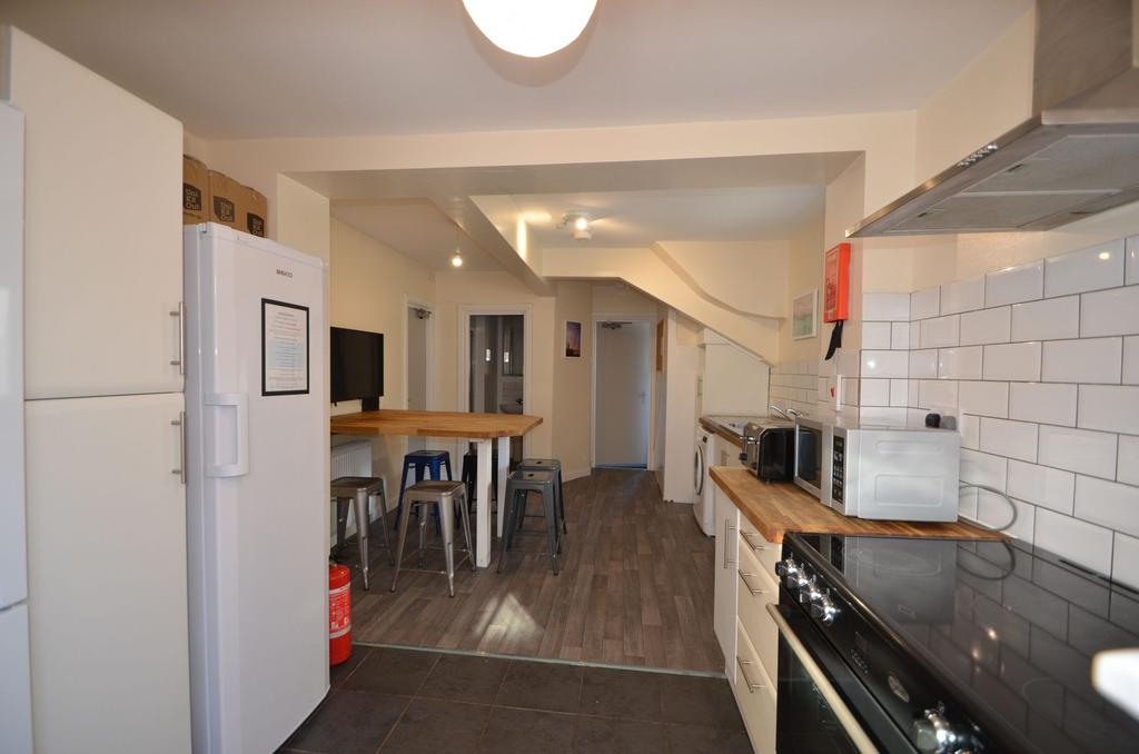 This well-designed kitchen features a modern la...