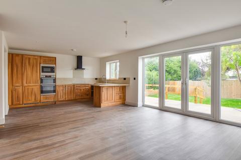 3 bedroom detached house for sale, Kestrel Gardens, Great Dunmow