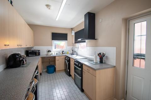 4 bedroom terraced house to rent, Humberstone Road, Humberstone
