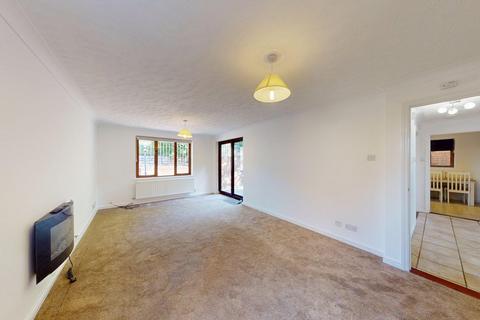 4 bedroom detached house to rent, Monastery Avenue, Dover