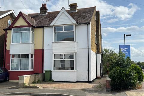 3 bedroom semi-detached house to rent, Marine Parade, Sheerness