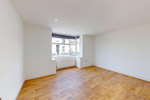 3 bedroom semi-detached house to rent, Marine Parade, Sheerness