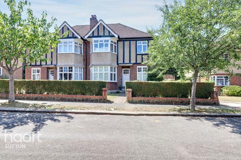 Grove Avenue, Sutton