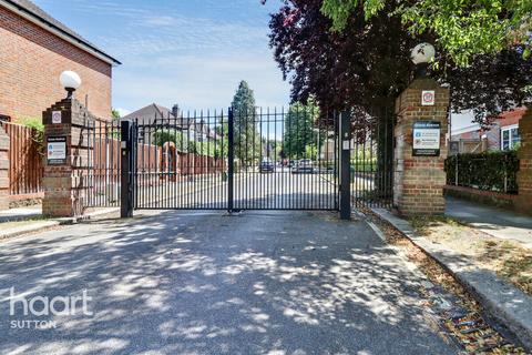 2 bedroom apartment for sale, Grove Avenue, Sutton