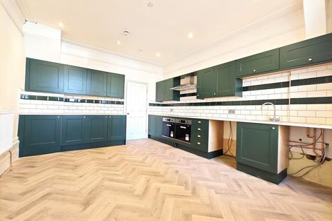 6 bedroom flat share for sale, Truro