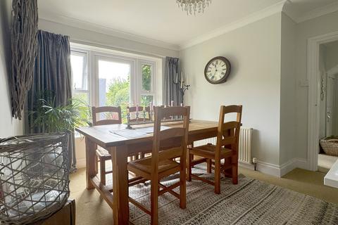 25 Belmore Road, Lymington, SO41 3NU