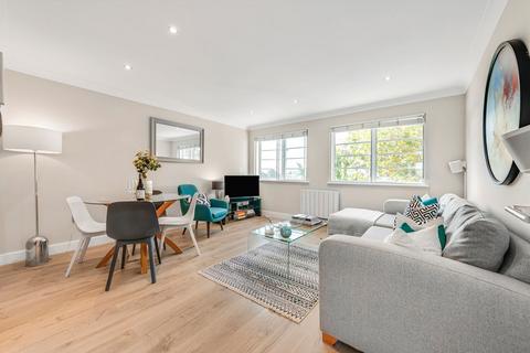 30 Derwent Yard, London, W5 4TW