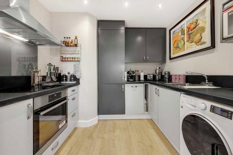 30 Derwent Yard, London, W5 4TW