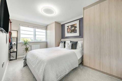 30 Derwent Yard, London, W5 4TW