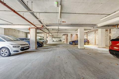 30 Derwent Yard, London, W5 4TW
