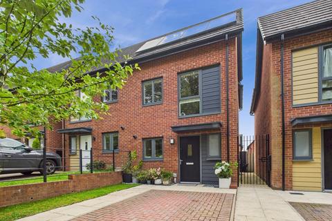 2 bedroom semi-detached house for sale