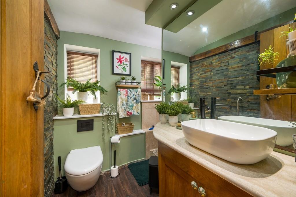 144px-Willow Cottage-21