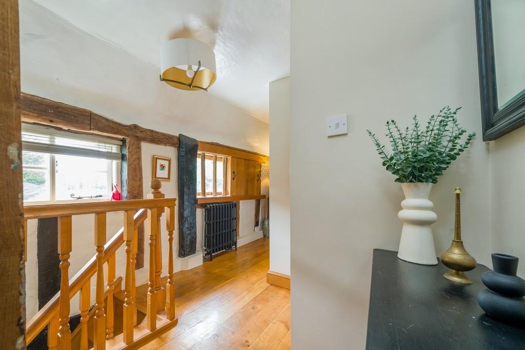 144px-Willow Cottage-23