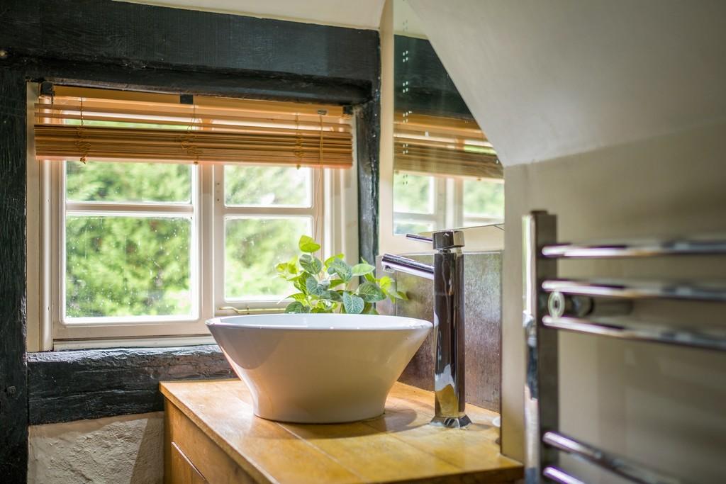 144px-Willow Cottage-30
