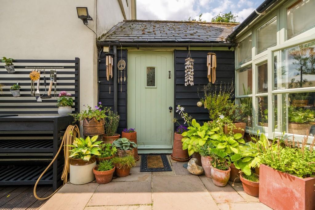 144px-Willow Cottage-32