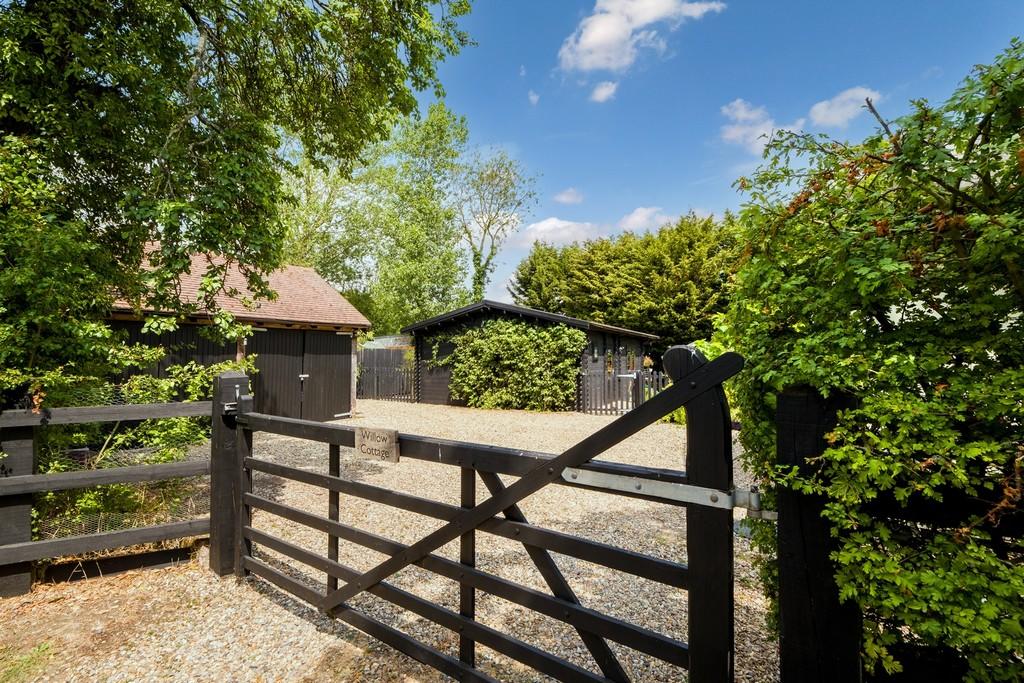 144px-Willow Cottage-8