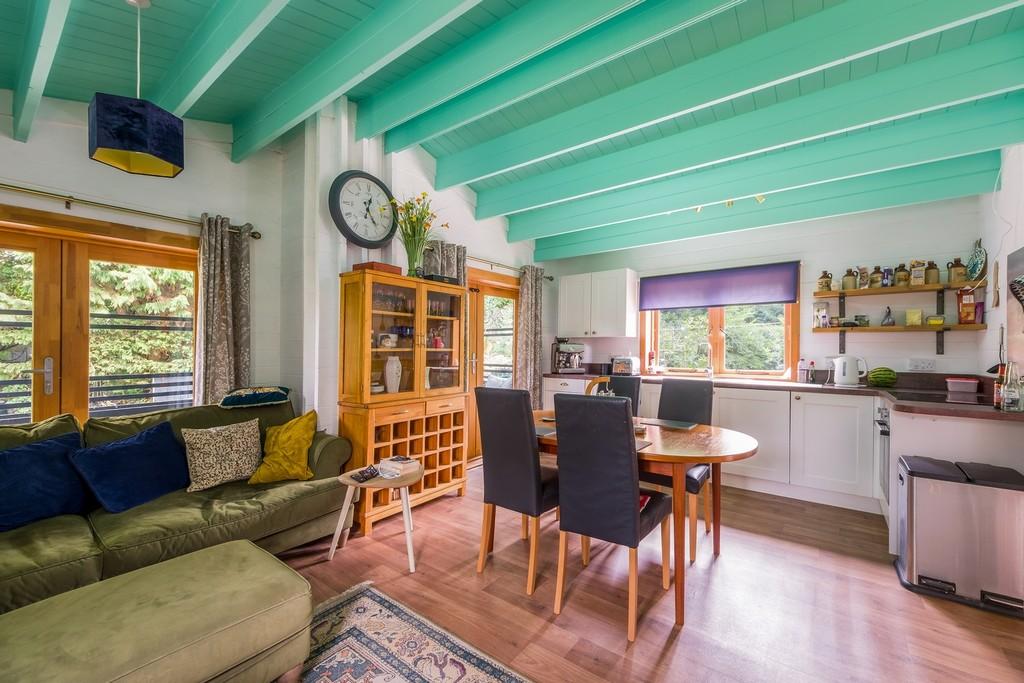 144px-Willow Cottage-44