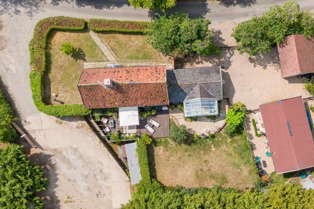 144px-Willow Cottage-54