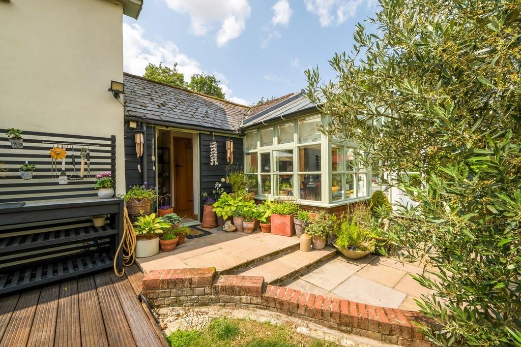 144px-Willow Cottage-36