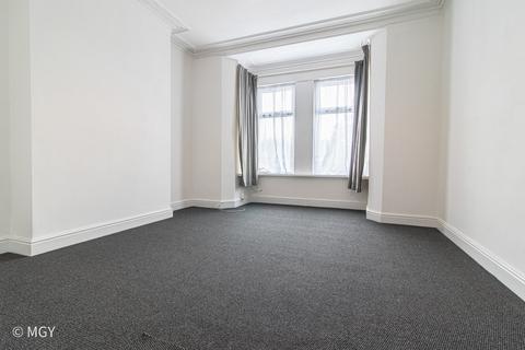 1 bedroom ground floor flat to rent, Broad Street, Barry CF62