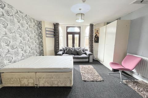 Studio to rent, Clytha Square, Newport,