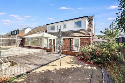 4 bedroom semi-detached house for sale, Pontefract Road, Lundwood