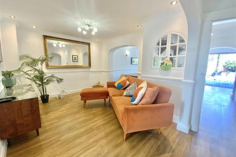 4 bedroom townhouse for sale, Church Street, Stony Stratford