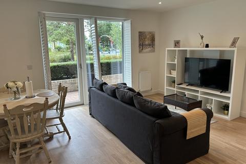 2 bedroom ground floor flat for sale, Greenleaf Walk, Middlesex UB1