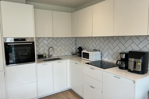 2 bedroom ground floor flat for sale, Greenleaf Walk, Middlesex UB1