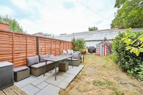 6 Rosedale Close, London, W7 2LH