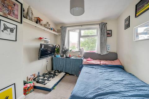 6 Rosedale Close, London, W7 2LH