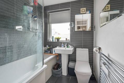 6 Rosedale Close, London, W7 2LH