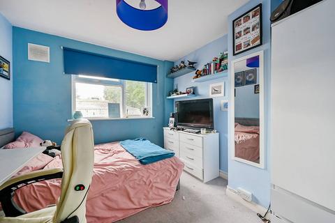 6 Rosedale Close, London, W7 2LH