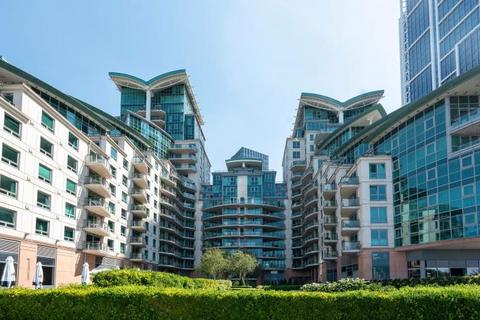 2 bedroom flat for sale, Flagstaff House, St George Wharf, London SW8