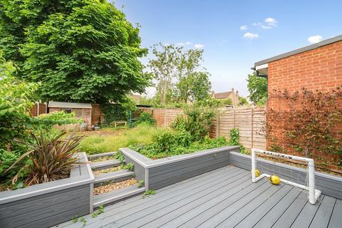 71 Dixon Road, London, SE25 6UE