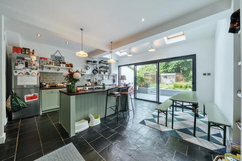 71 Dixon Road, London, SE25 6UE