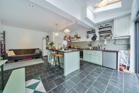 71 Dixon Road, London, SE25 6UE