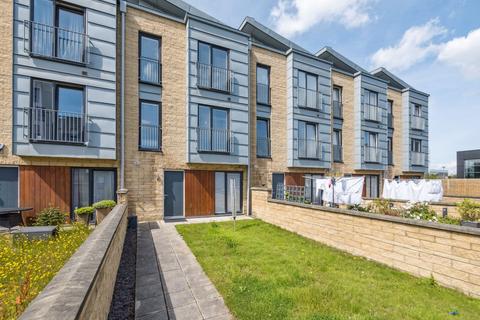 4 bedroom terraced house to rent, Kimmerghame Row, Edinburgh, Midlothian
