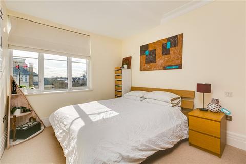 3 bedroom flat to rent, Juniper House, Melliss Avenue, Richmond