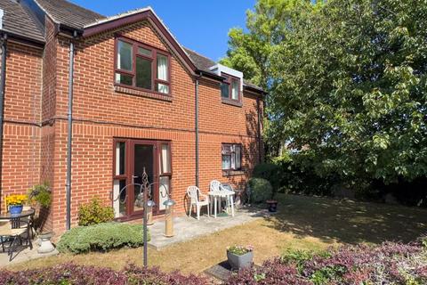 2 bedroom retirement property for sale, Kingfisher Court - Middleton-on-Sea