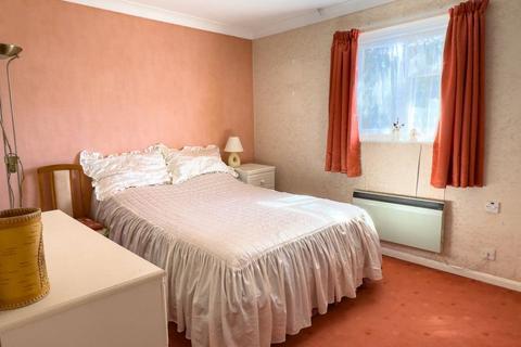 2 bedroom retirement property for sale, Kingfisher Court - Middleton-on-Sea