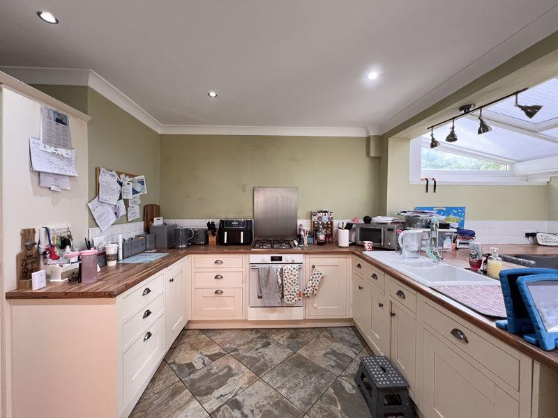 8 - Kitchen