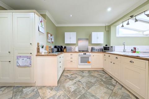 undefined, Golf Open 2026 - Walmer Road, Southport - Sleeps 10