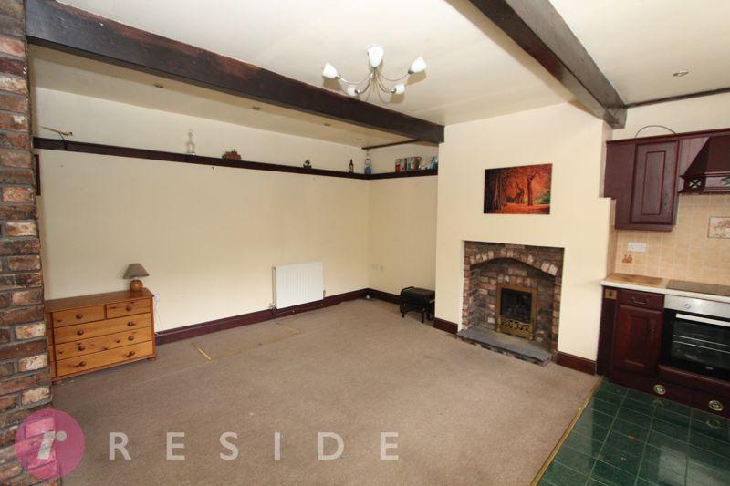 Lounge/Dining Area