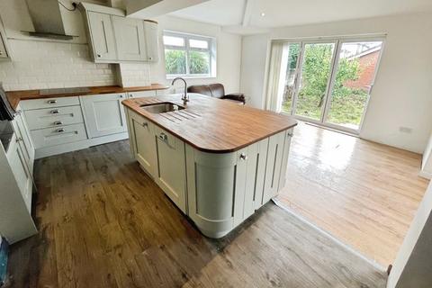 3 bedroom semi-detached house for sale, Marton Avenue, Tonge park