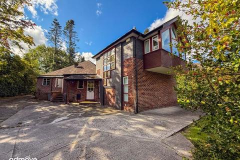 6 bedroom detached house for sale - Hale Road, Hale Barns, WA15 8XX