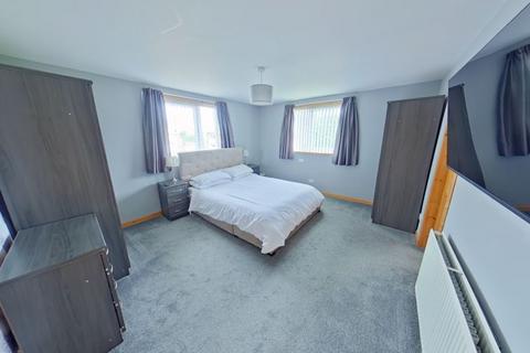 4 bedroom semi-detached house for sale, Calder Drive, Thurso