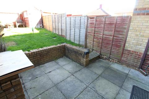 2 bedroom house to rent, Dovedale, Luton, LU2