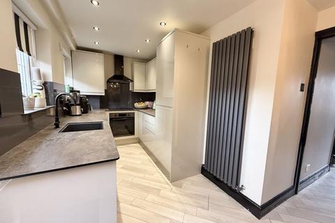 3 bedroom cottage for sale, Russell Street, Woburn Sands MK17