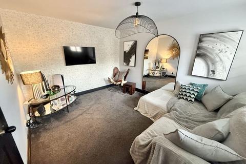 3 bedroom cottage for sale, Russell Street, Woburn Sands MK17